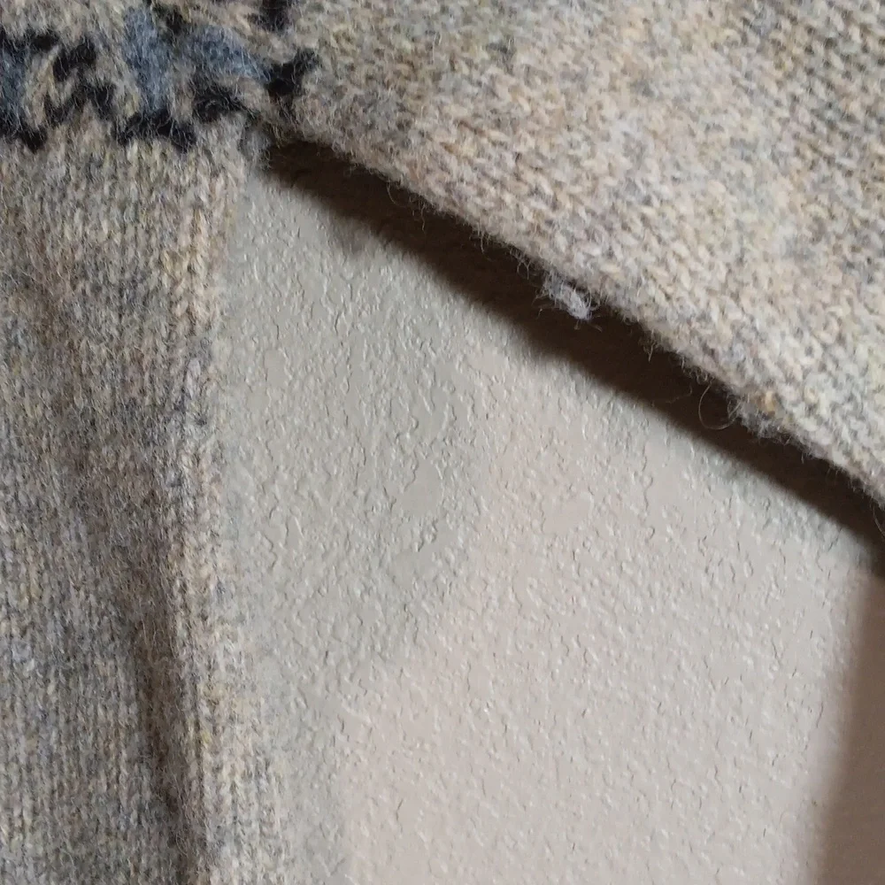 Abercrombie & Fitch Gray Crewneck Sweater with Navy Fair Isle